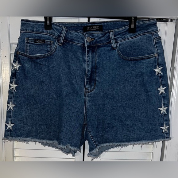 Judy Blue High Rise Star Embroidered Denim Shorts - Picture 1 of 12